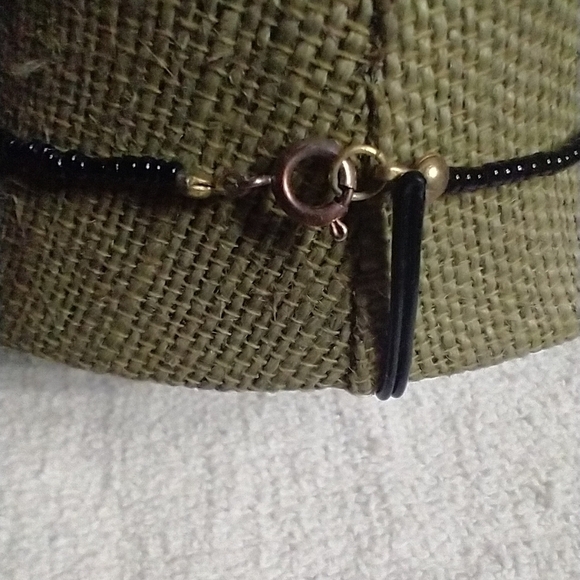 Black white beaded shell necklace beach summer 🏝️🌞 - Picture 3 of 4